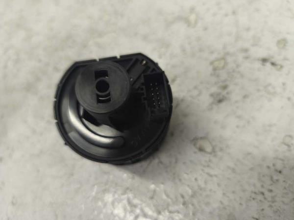 COMMODO VW/ SKODA( PHARE UNIQUEMENT ) - Vue 3